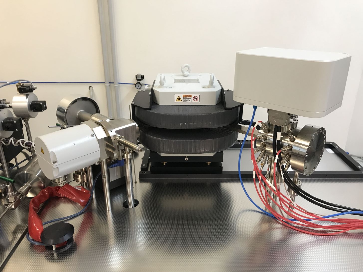 The ARGUS VI multicollector mass spectrometer (Termo Fisher Scientific).