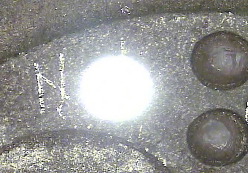 Fusione di un cristallo di sanidino con l’ausilio di un laser a CO2.