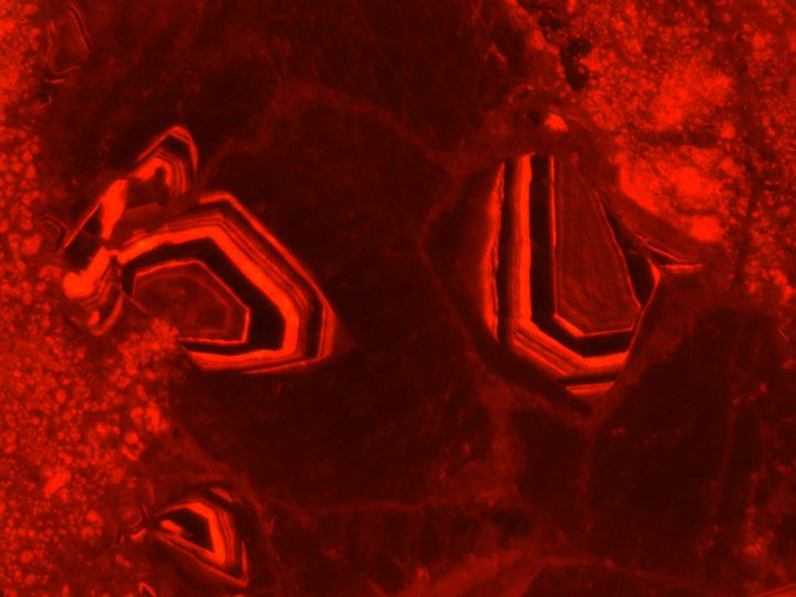 Zonatura in CL di cristalli di calcite spatica