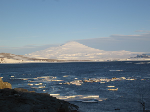 Mt. Melbourne, a Quaternary stratovolcano (2732 m) from northern Victoria Land. Mt. Melbourne, a Quaternary stratovolcano (2732 m) from northern Victoria Land.