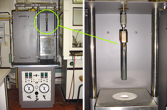 Autoclave idrotermale (a sinistra) e dettaglio del reattore con il forno (a destra)