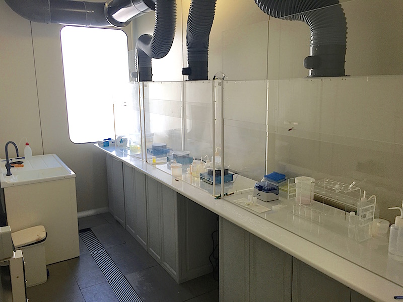 Class 100 clean room - hoods for sample preparation of Pb and microanalys Sr samples
